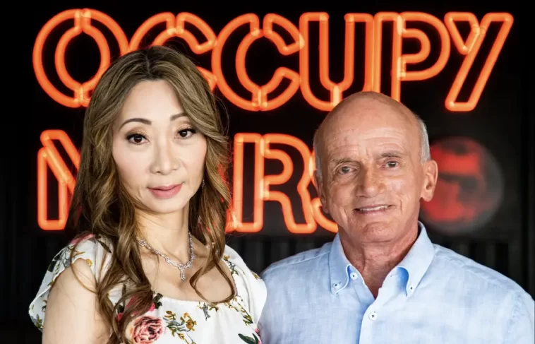 Dennis y Akiko Tito - Starship